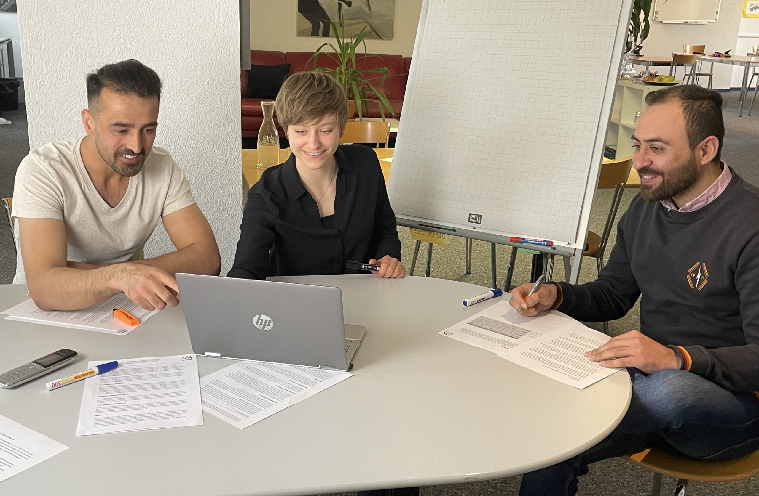 So finden Geflüchtete in der Region Basel Arbeit